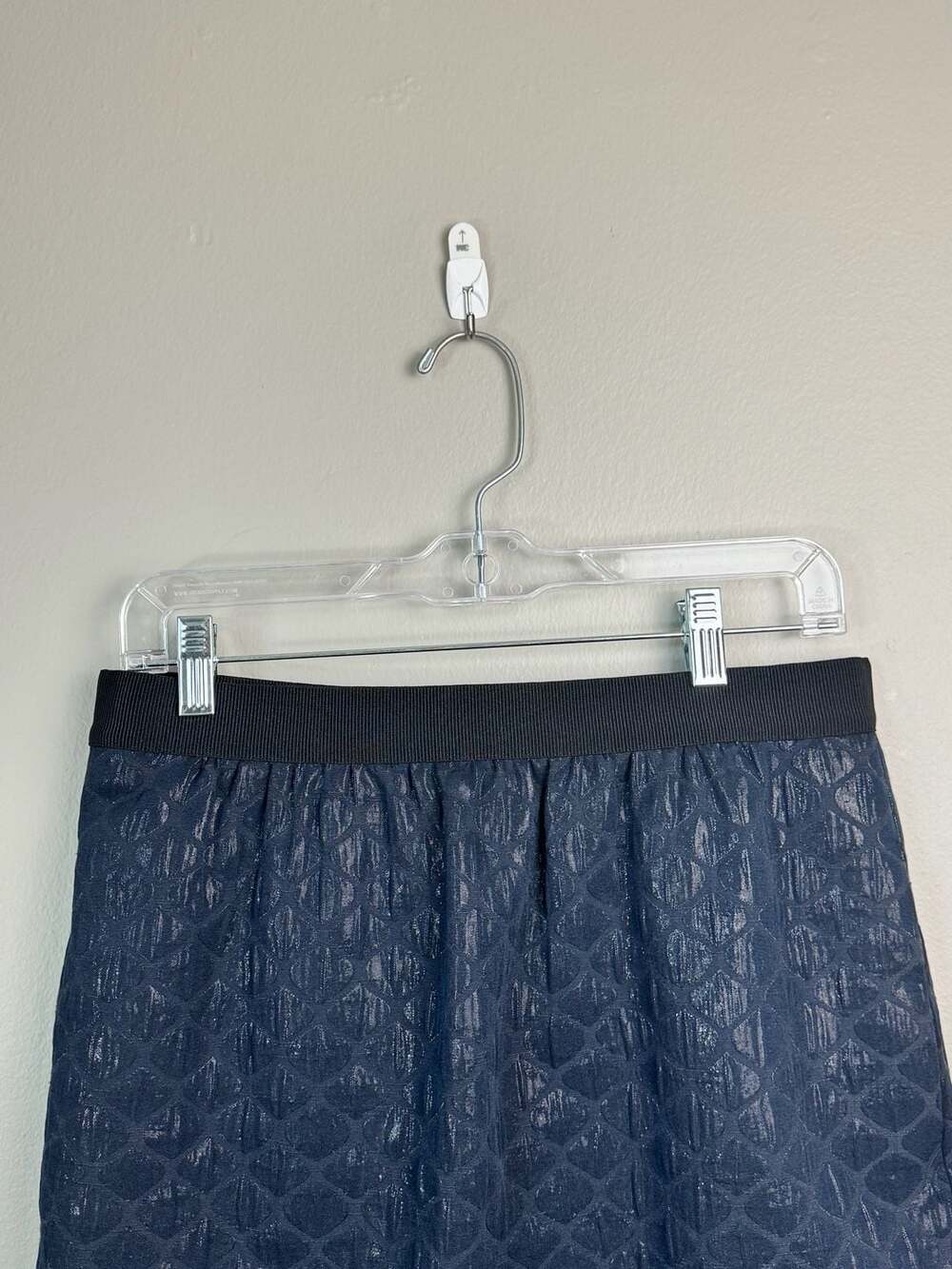 Ann Taylor LOFT Navy Blue Metallic Quilted Mini Skirt Size 6 - Picture 2 of 7